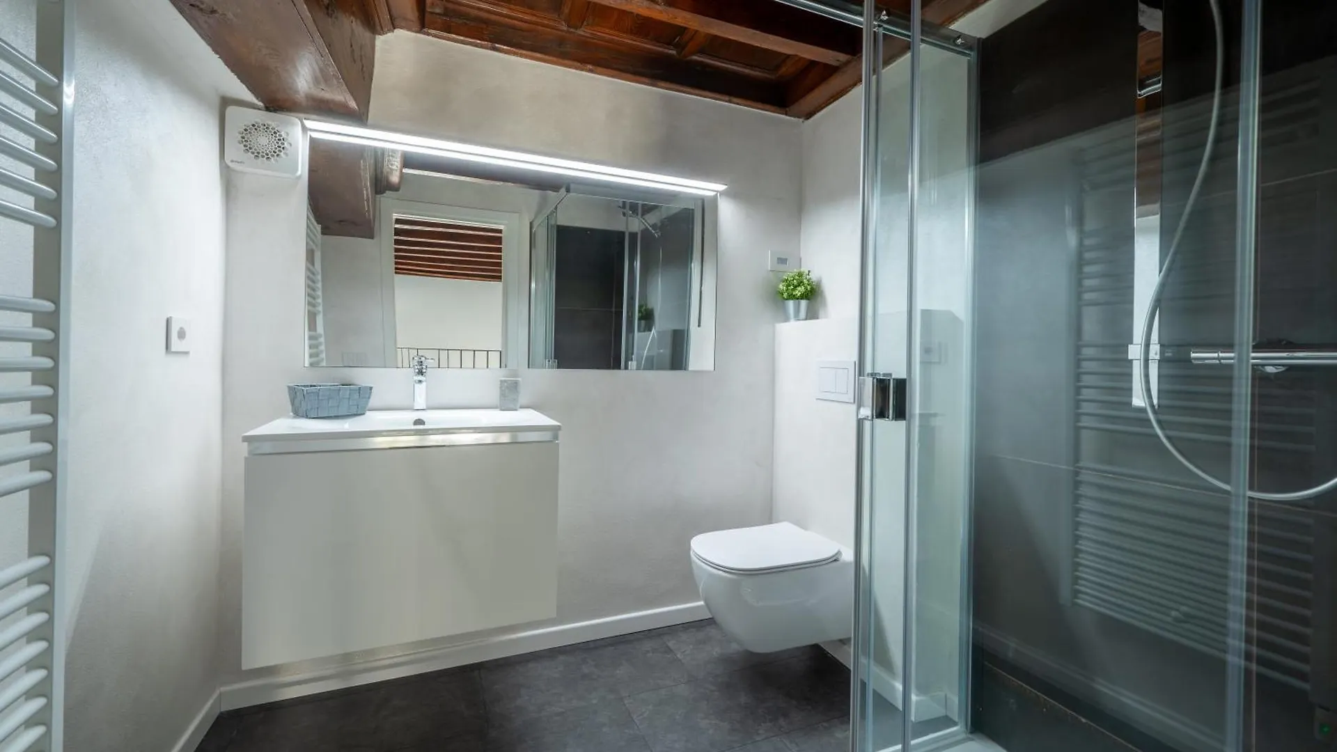 New 2024 - Ancient Gravedona - Where Lake Como Classic Style Meets Modern Design And Comforts - Larihome A41 Italy