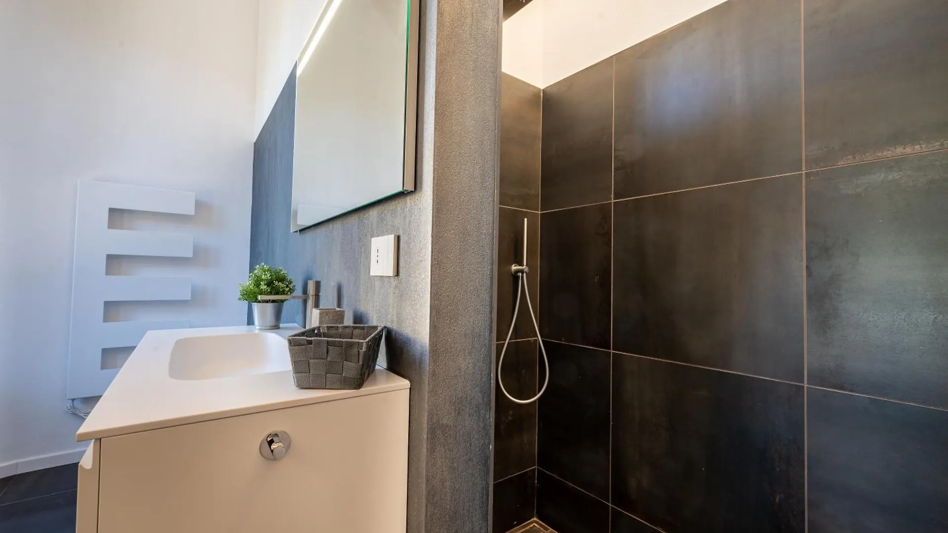 New 2024 - Ancient Gravedona - Where Lake Como Classic Style Meets Modern Design And Comforts - Larihome A41 Apartment